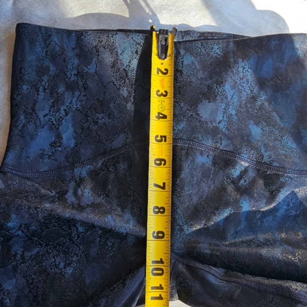 🆕 SPANX Booty Boost Active 7/8 Leggings Navy Reptile, Size M, NWT - Picture 10 of 15